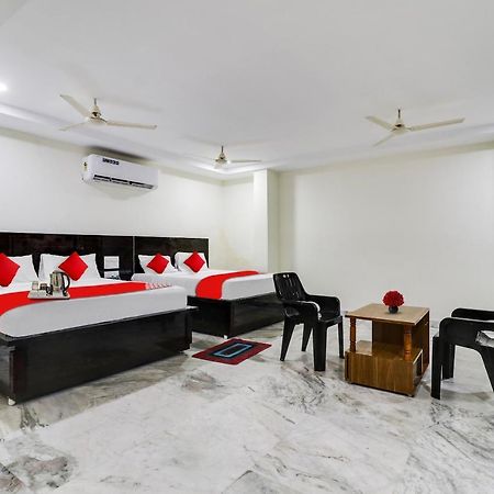 Oyo Dharani Grand Hotel Khammam Esterno foto
