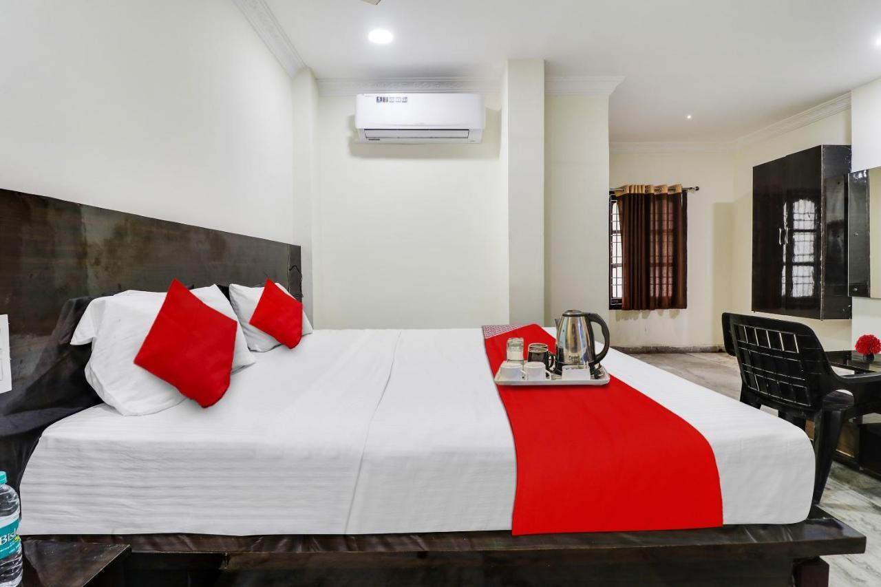 Oyo Dharani Grand Hotel Khammam Esterno foto