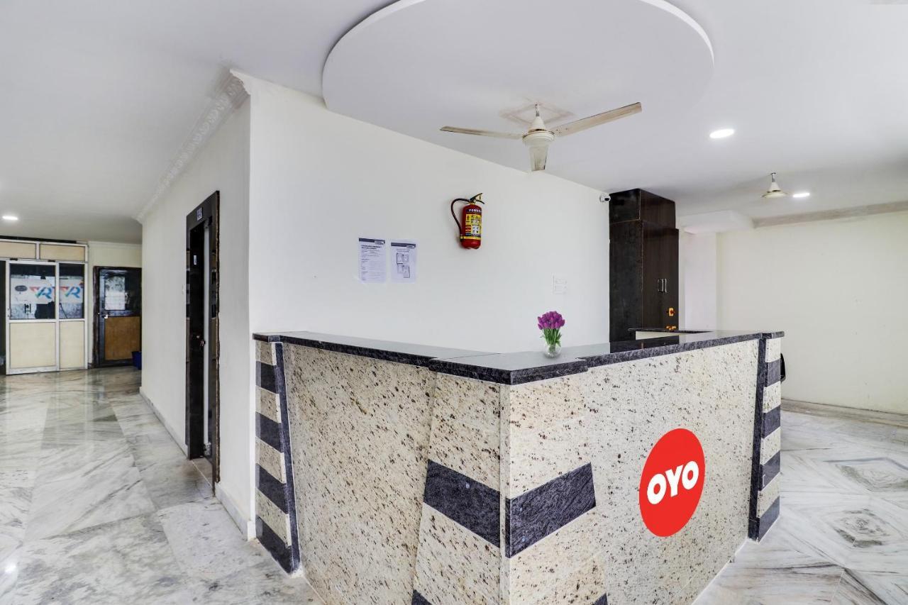 Oyo Dharani Grand Hotel Khammam Esterno foto