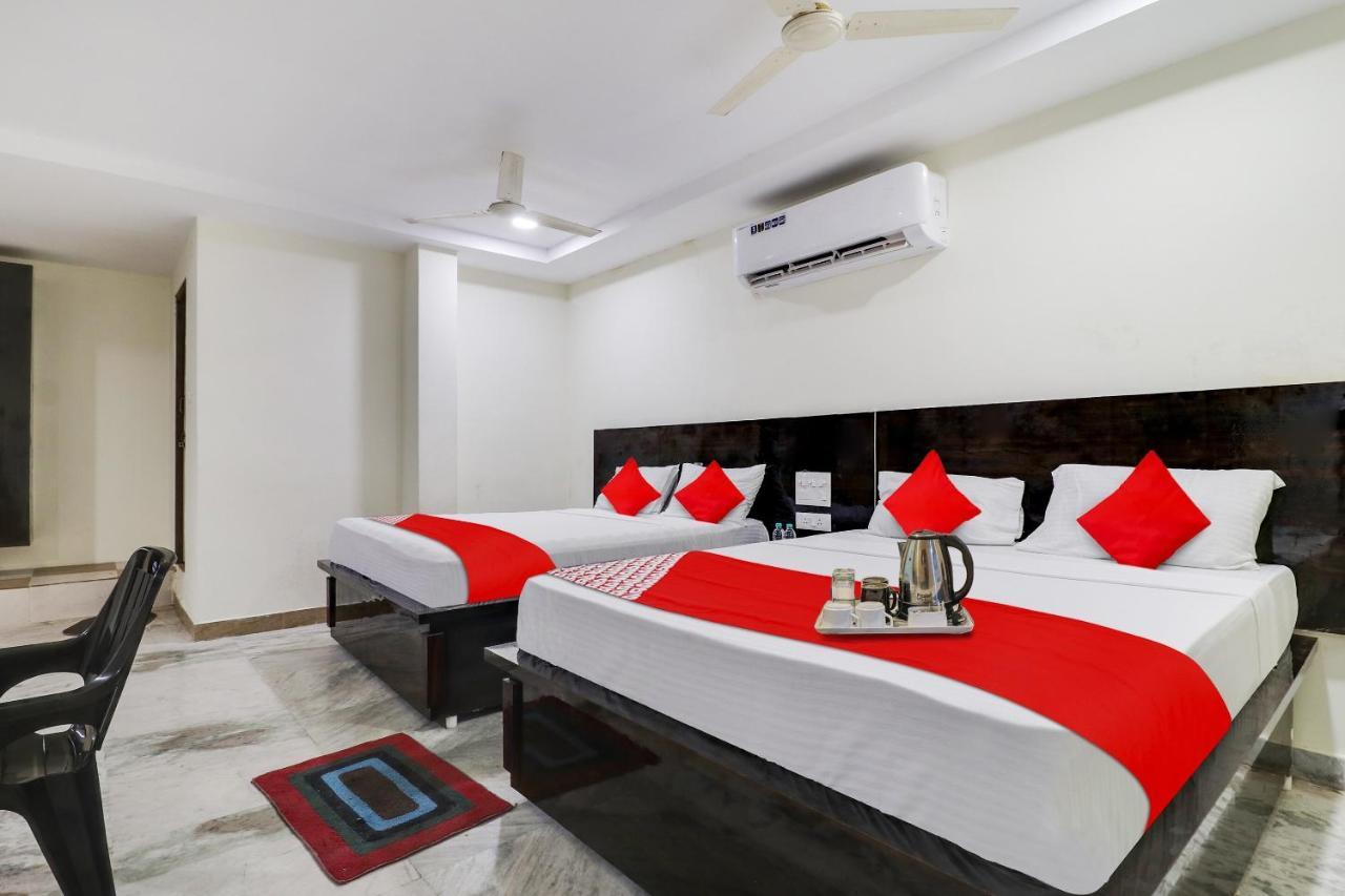 Oyo Dharani Grand Hotel Khammam Esterno foto