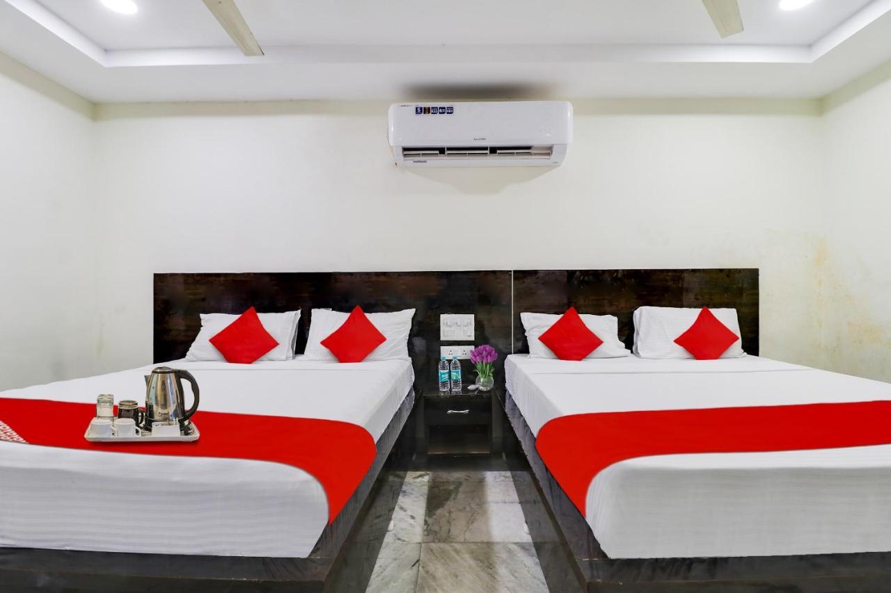 Oyo Dharani Grand Hotel Khammam Esterno foto