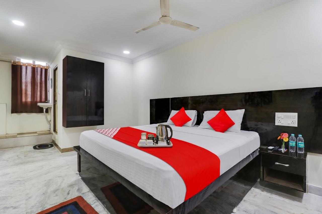 Oyo Dharani Grand Hotel Khammam Esterno foto