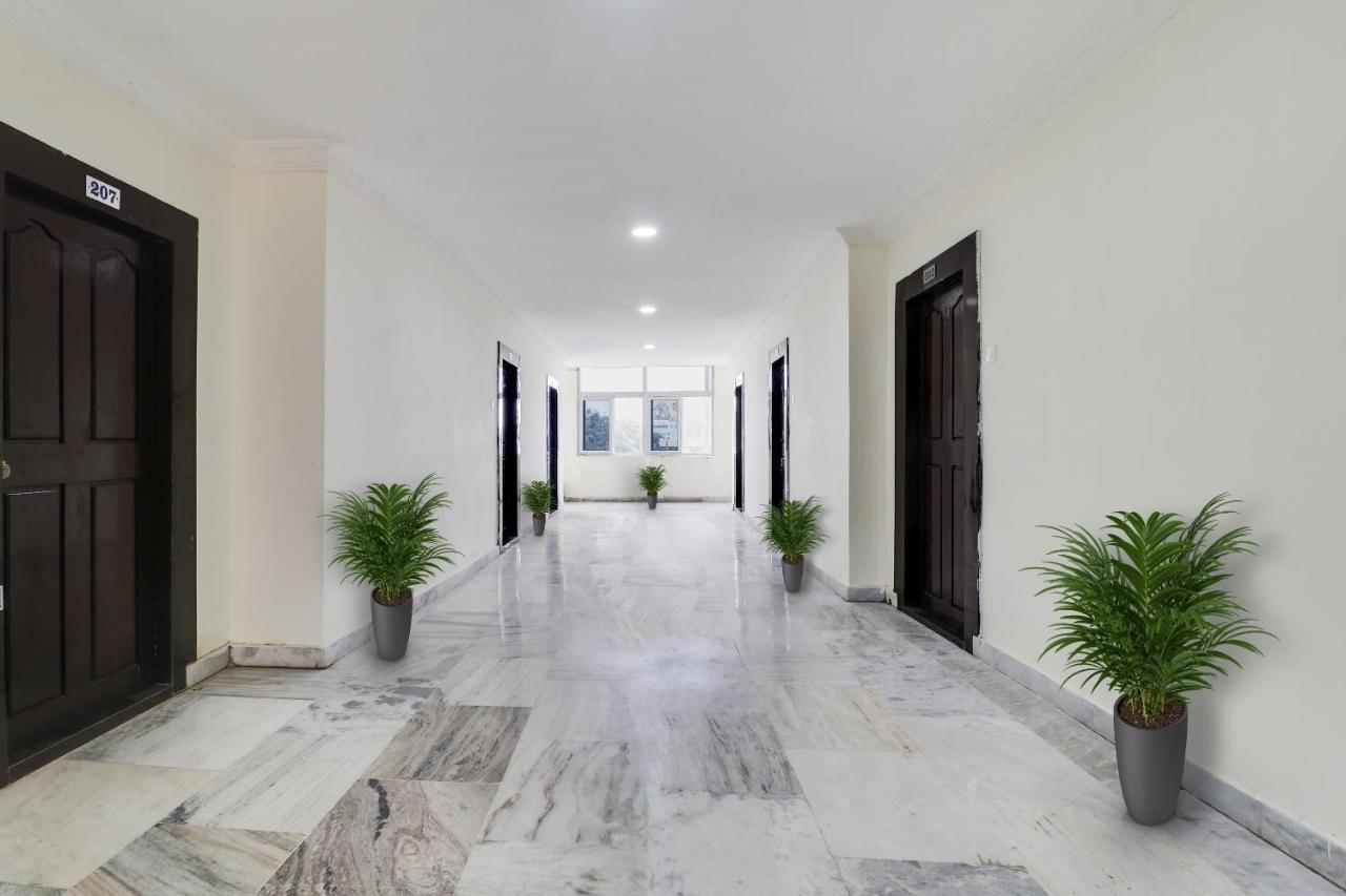 Oyo Dharani Grand Hotel Khammam Esterno foto