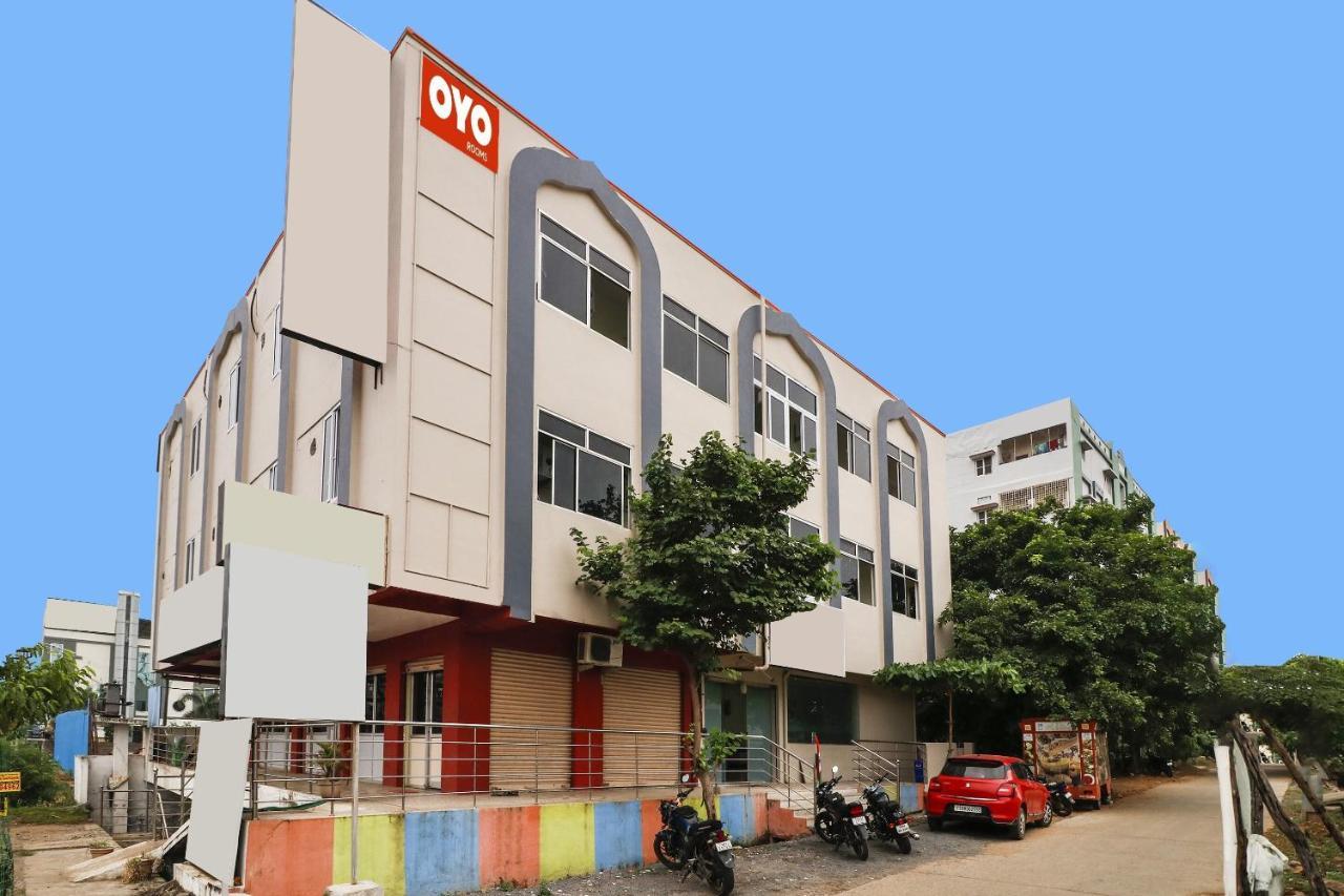Oyo Dharani Grand Hotel Khammam Esterno foto