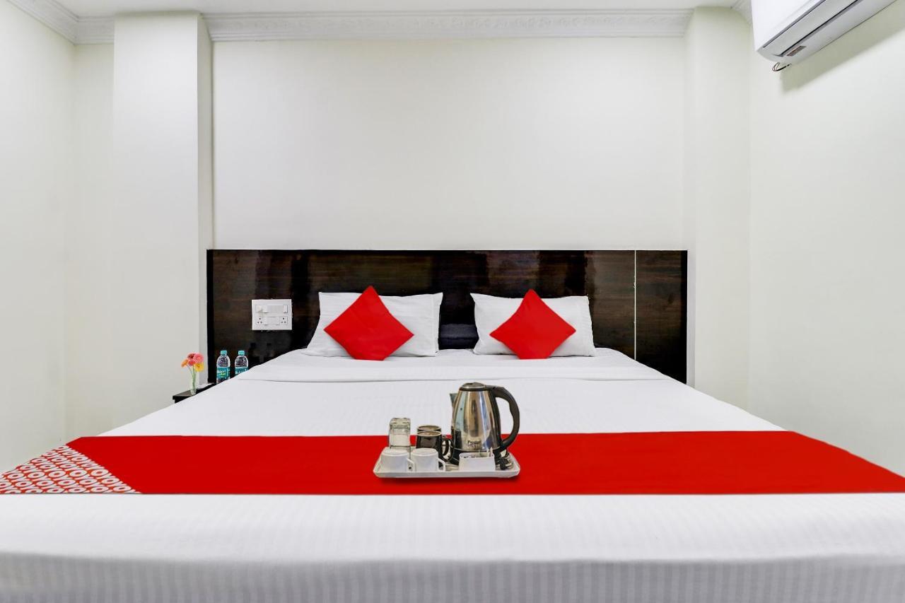 Oyo Dharani Grand Hotel Khammam Esterno foto